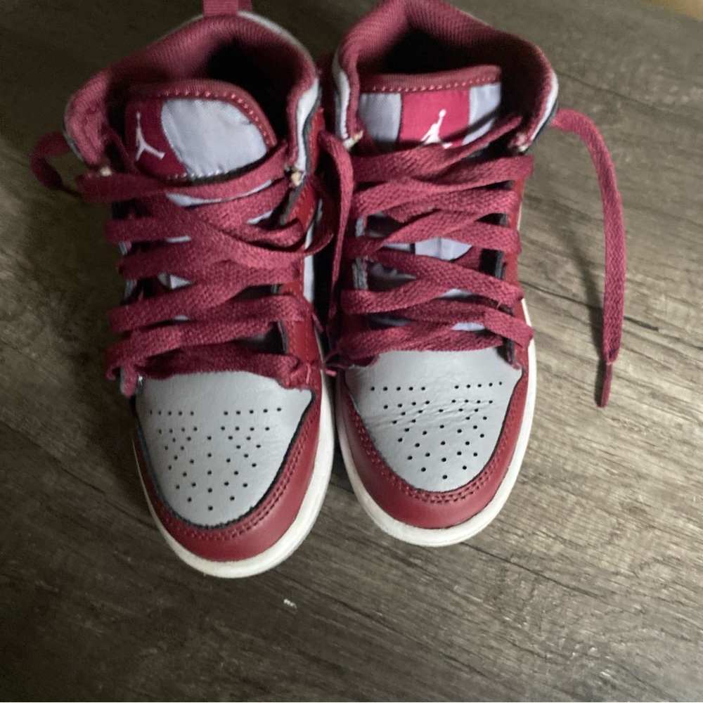 Red and Gray Sneakers with Cushioned Sole and Breathable Mesh